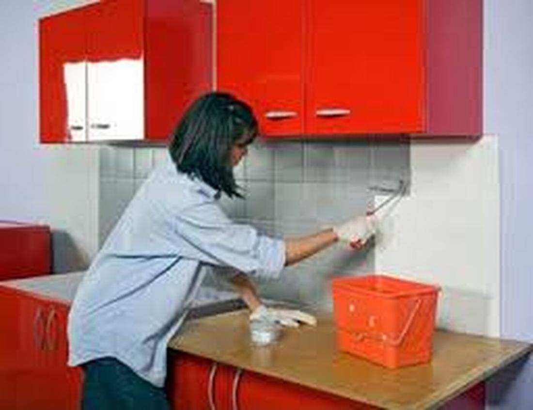 Utiliser le matériel adéquat pour repeindre du carrelage